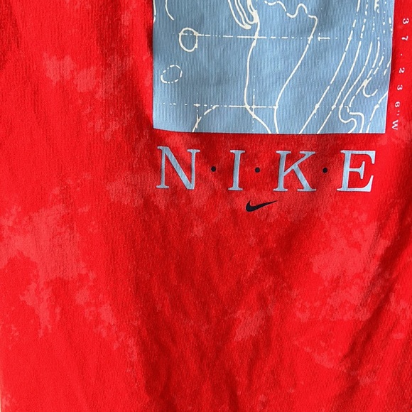 Nike short sleeve tee. Men’s small. - Picture 3 of 5